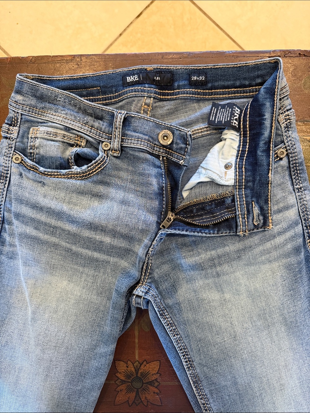 BKE Men's Light Blue Washed Jeans 29/32